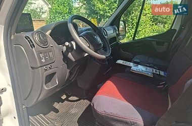Вантажний фургон Renault Master 2016 в Чернівцях