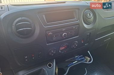 Вантажний фургон Renault Master 2016 в Чернівцях