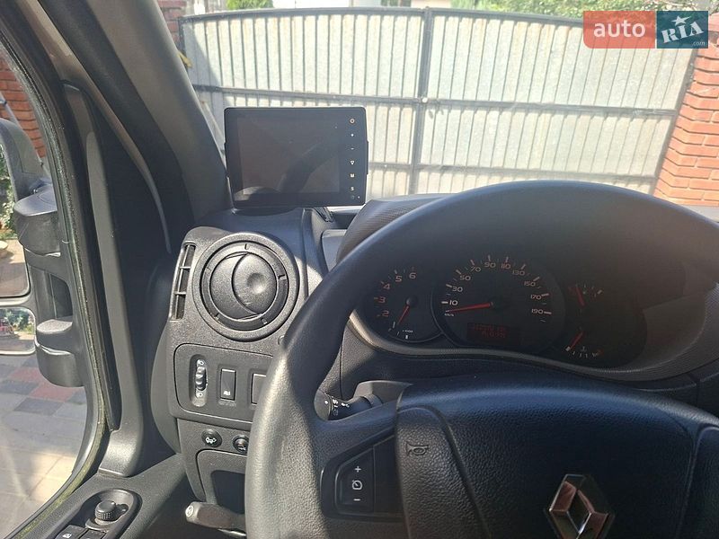 Вантажний фургон Renault Master 2016 в Чернівцях