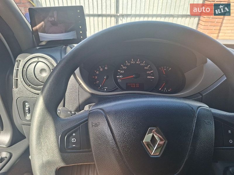 Вантажний фургон Renault Master 2016 в Чернівцях