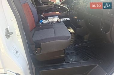 Вантажний фургон Renault Master 2016 в Чернівцях