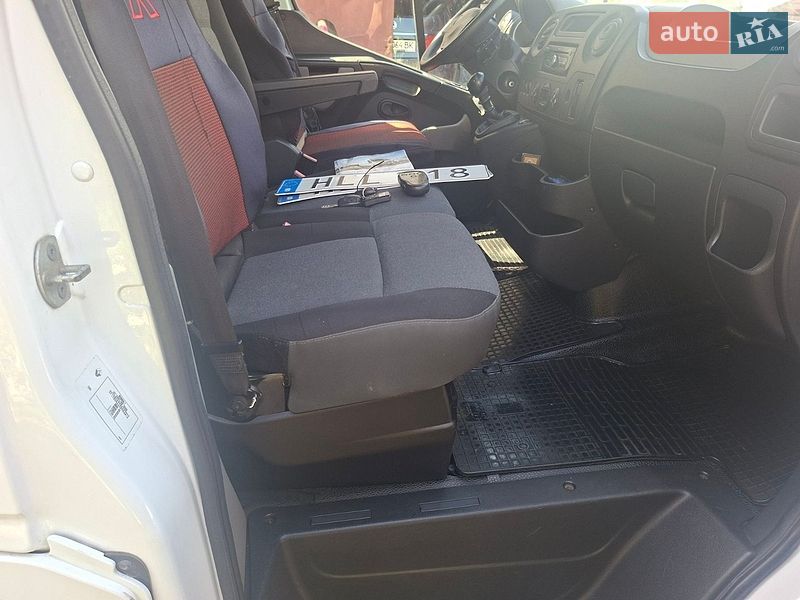 Вантажний фургон Renault Master 2016 в Чернівцях