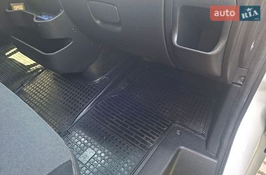 Вантажний фургон Renault Master 2016 в Чернівцях
