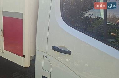 Вантажний фургон Renault Master 2016 в Чернівцях