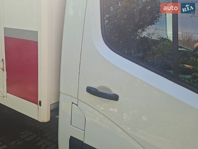 Вантажний фургон Renault Master 2016 в Чернівцях