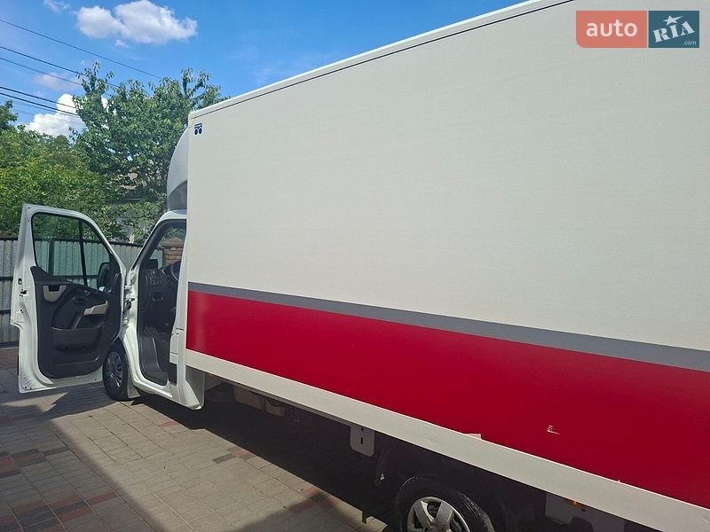Вантажний фургон Renault Master 2016 в Чернівцях