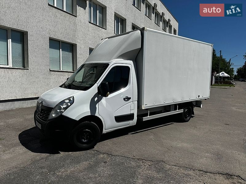 Вантажний фургон Renault Master 2016 в Полтаві
