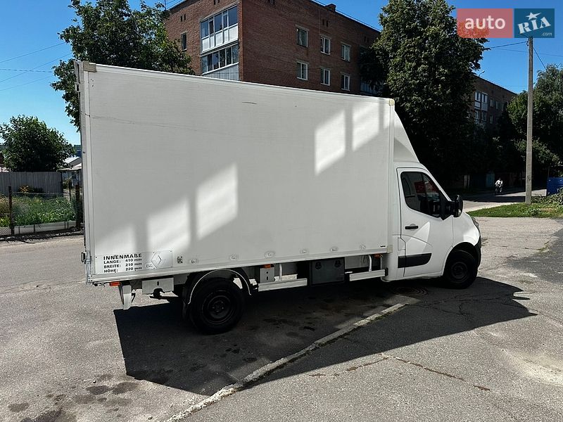 Вантажний фургон Renault Master 2016 в Полтаві