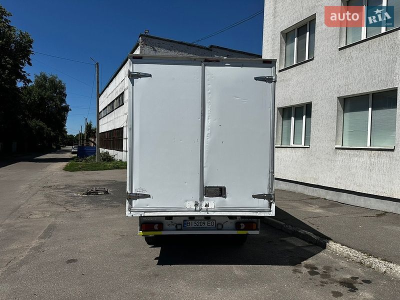 Вантажний фургон Renault Master 2016 в Полтаві