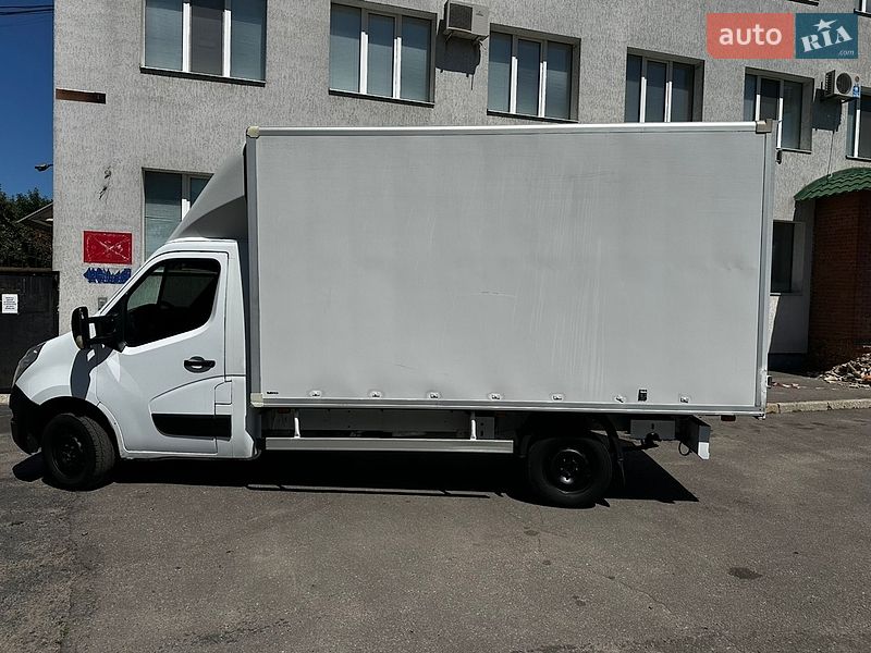 Вантажний фургон Renault Master 2016 в Полтаві