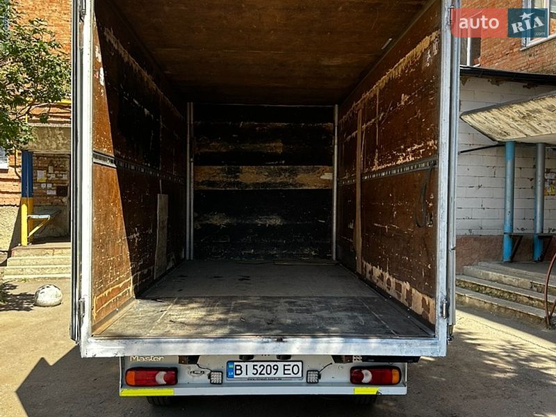 Вантажний фургон Renault Master 2016 в Полтаві