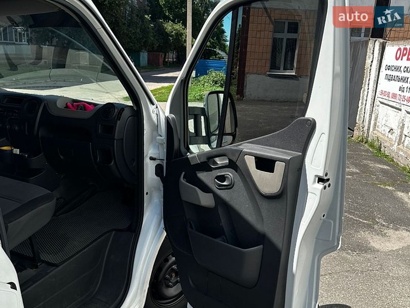 Вантажний фургон Renault Master 2016 в Полтаві