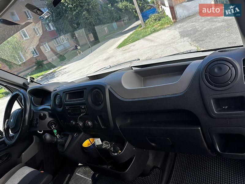 Вантажний фургон Renault Master 2016 в Полтаві