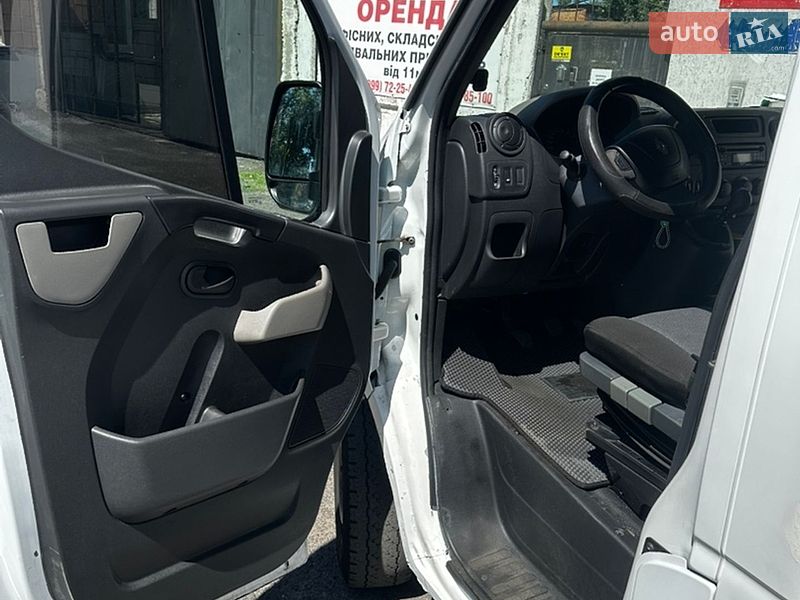 Вантажний фургон Renault Master 2016 в Полтаві