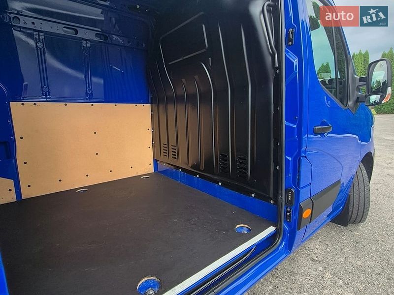 Грузовой фургон Renault Master 2022 в Дубно