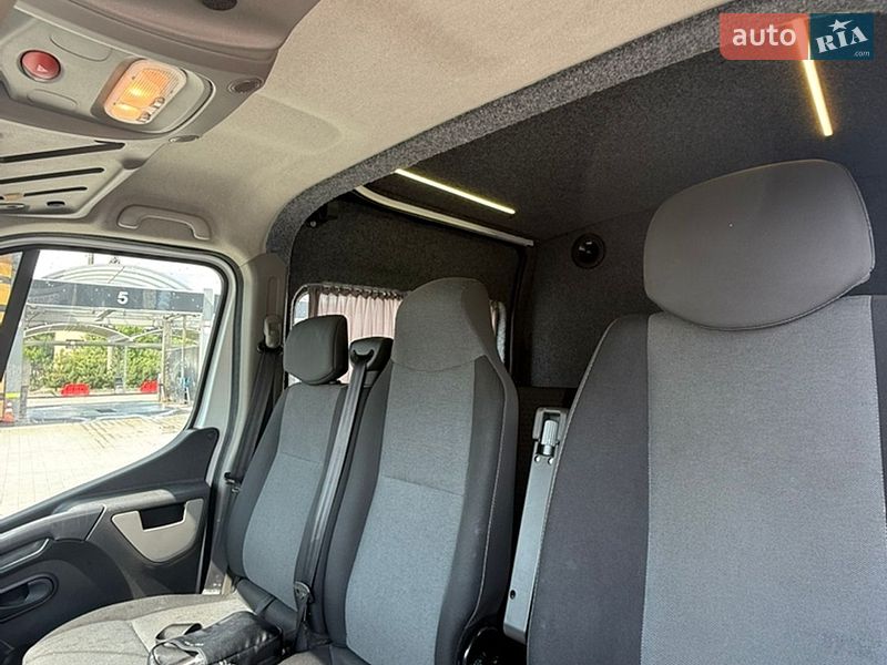 Вантажопасажирський фургон Renault Master 2018 в Львові