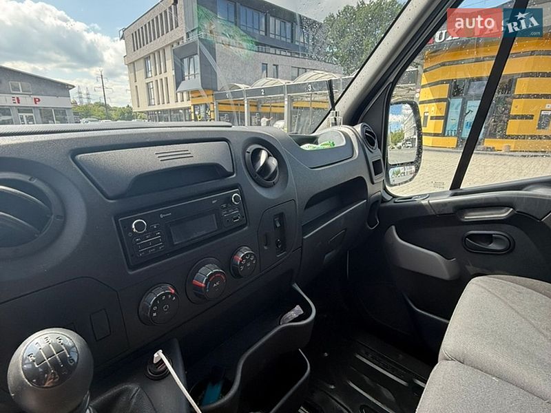 Вантажопасажирський фургон Renault Master 2018 в Львові