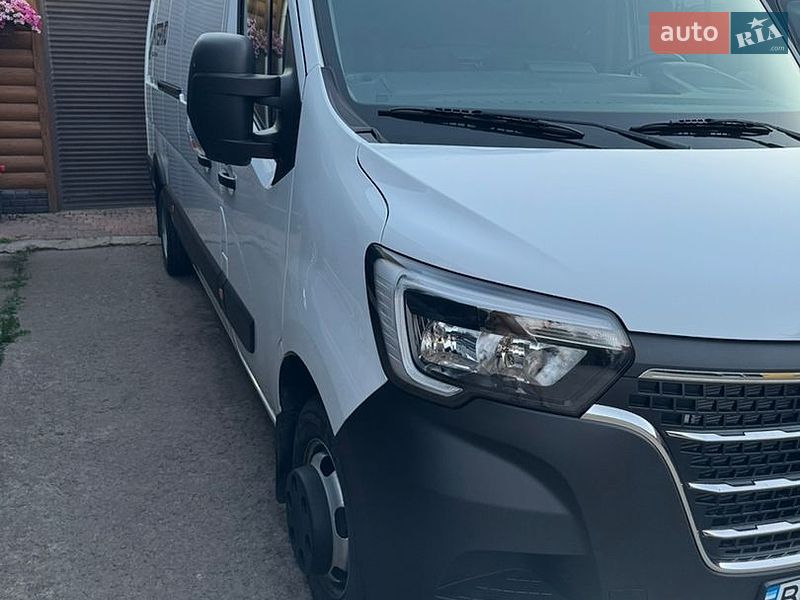 Грузовой фургон Renault Master 2023 в Долинской