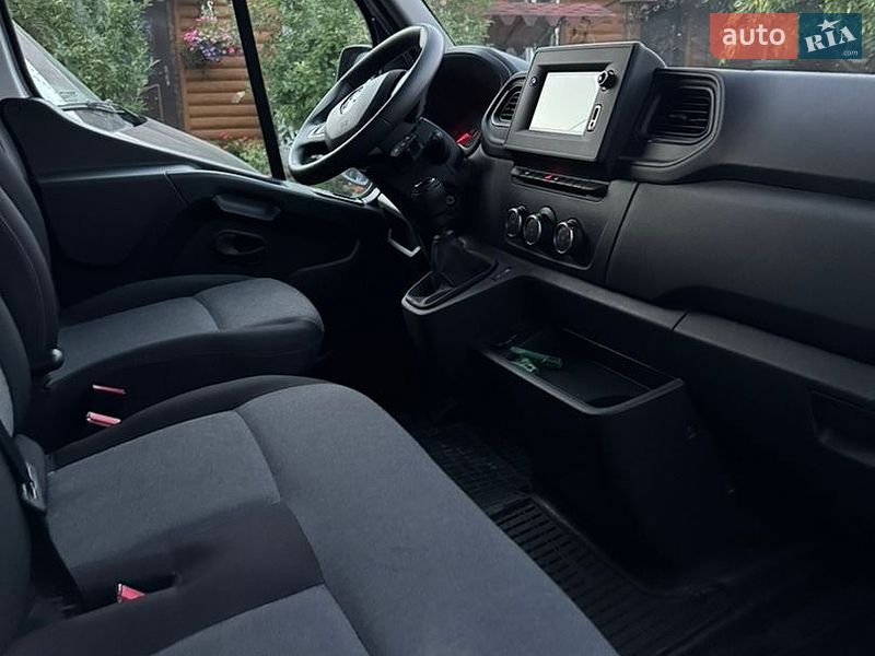 Грузовой фургон Renault Master 2023 в Долинской