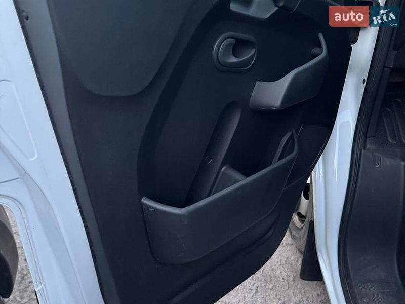 Грузовой фургон Renault Master 2023 в Долинской