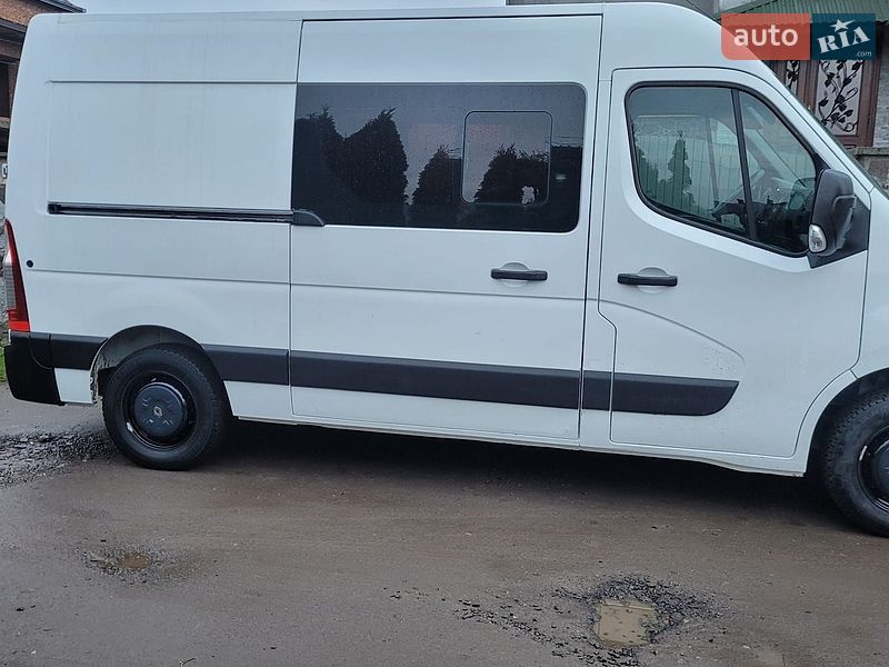 Вантажопасажирський фургон Renault Master 2013 в Мостиській