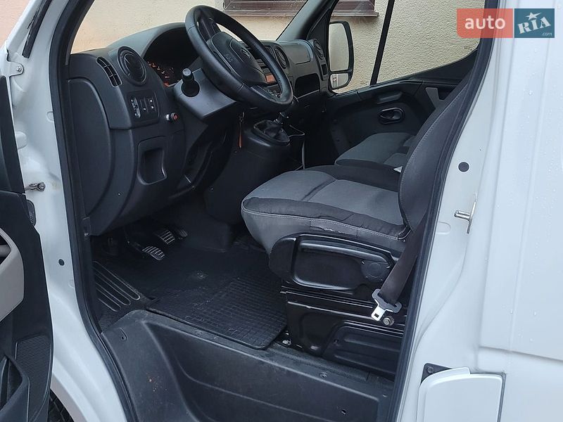 Вантажопасажирський фургон Renault Master 2013 в Мостиській