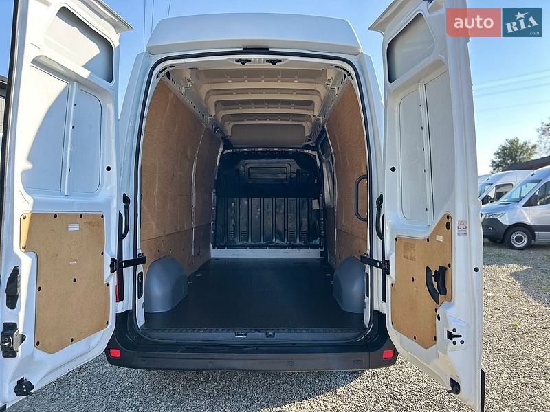 Грузовой фургон Renault Master 2021 в Хусте