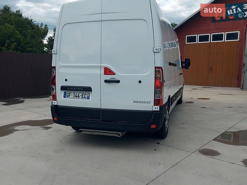 Грузовой фургон Renault Master 2022 в Млинове