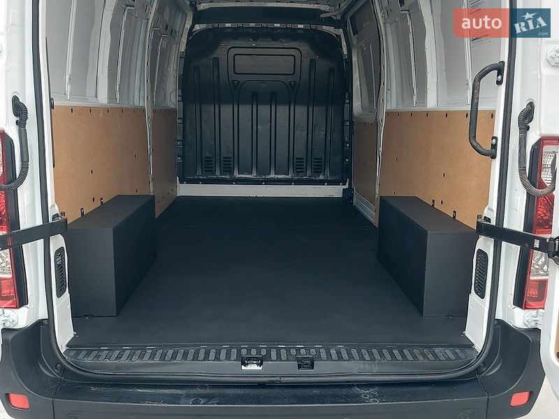 Грузовой фургон Renault Master 2022 в Млинове