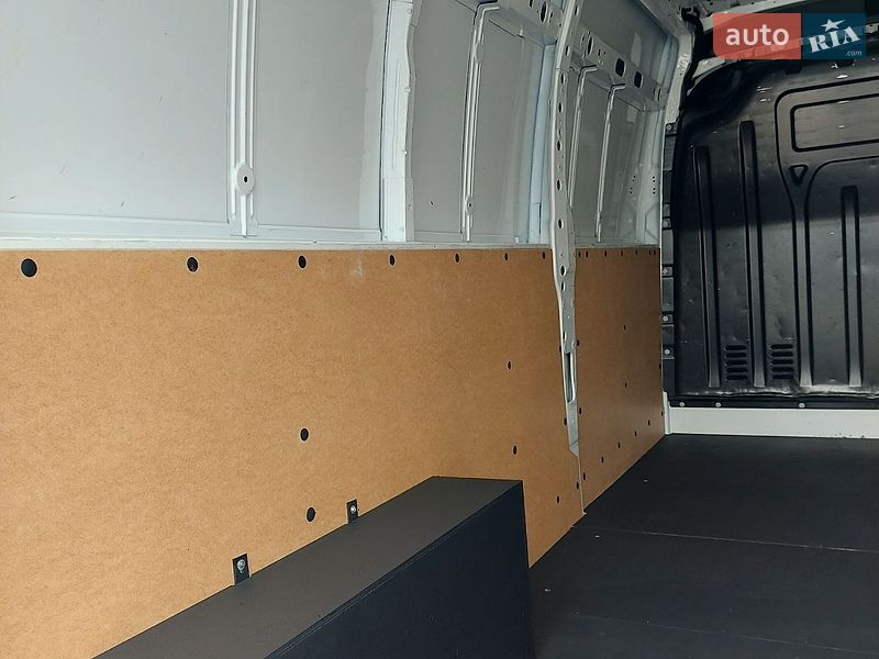 Грузовой фургон Renault Master 2022 в Млинове