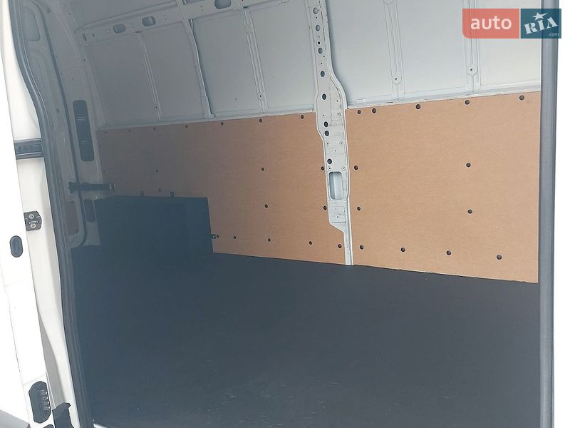 Грузовой фургон Renault Master 2022 в Млинове