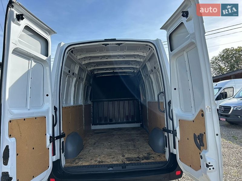 Грузовой фургон Renault Master 2022 в Хусте