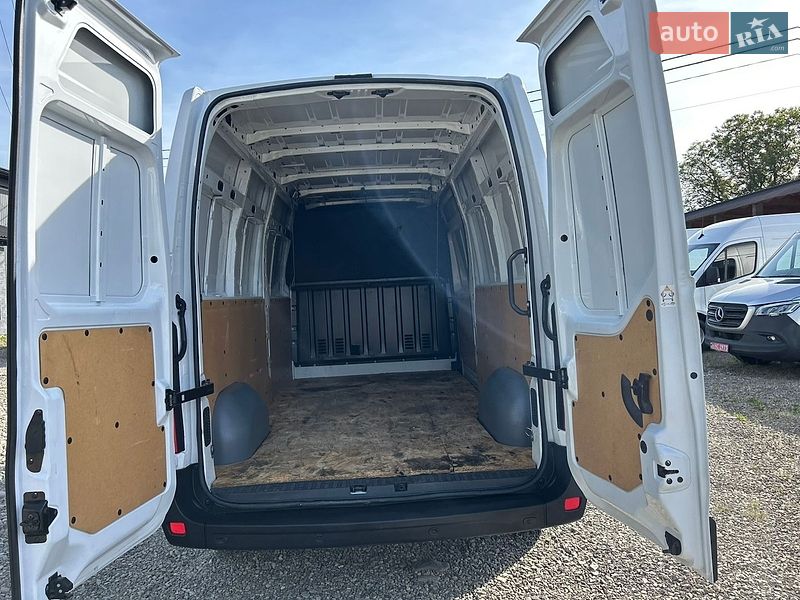 Грузовой фургон Renault Master 2022 в Хусте