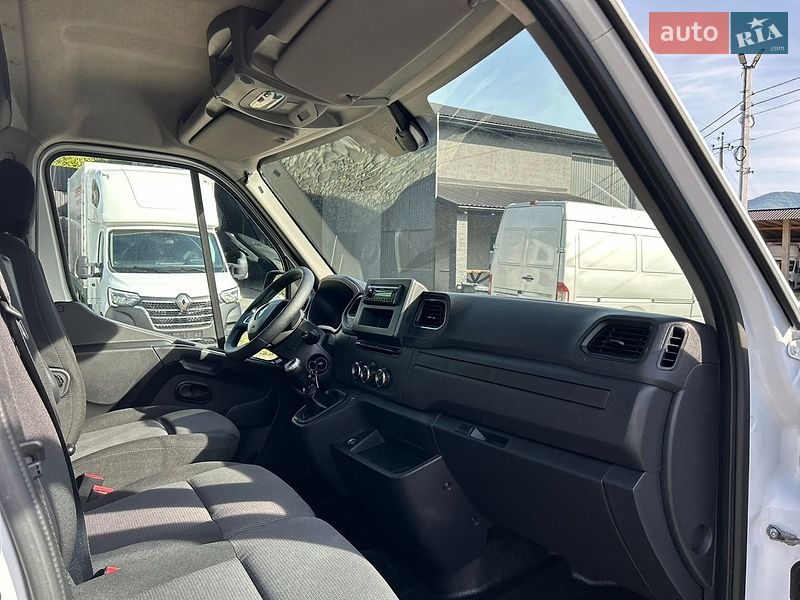 Грузовой фургон Renault Master 2022 в Хусте