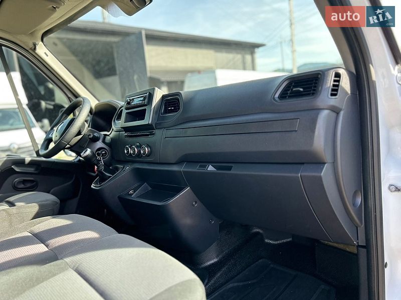 Грузовой фургон Renault Master 2022 в Хусте