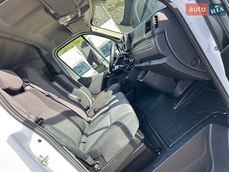 Грузовой фургон Renault Master 2022 в Хусте