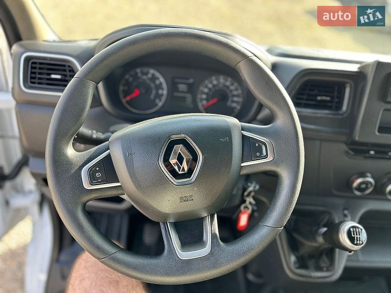 Грузовой фургон Renault Master 2022 в Хусте