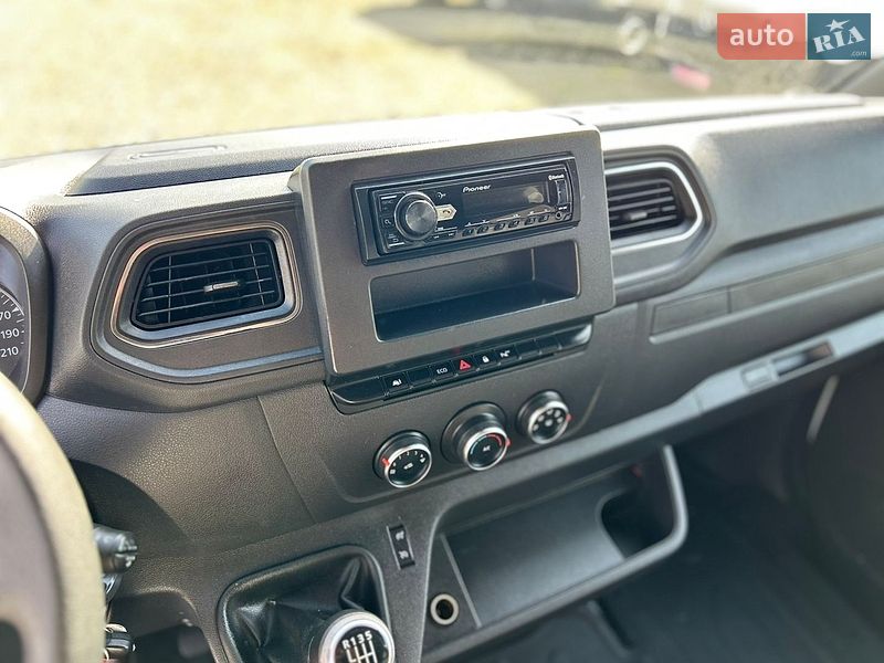 Грузовой фургон Renault Master 2022 в Хусте