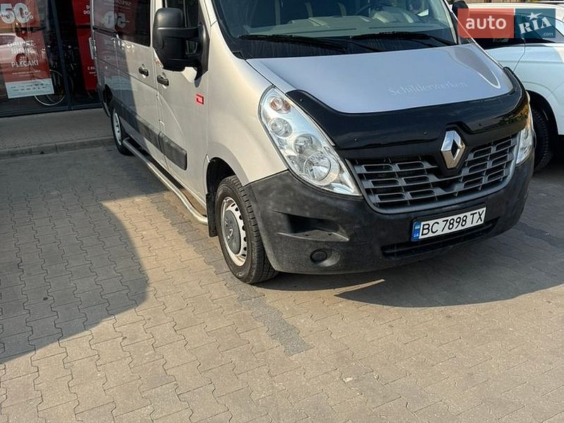 Вантажний фургон Renault Master 2017 в Новояворівську
