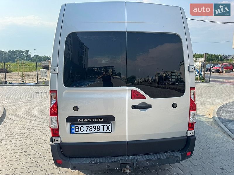 Вантажний фургон Renault Master 2017 в Новояворівську