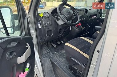 Вантажний фургон Renault Master 2017 в Новояворівську