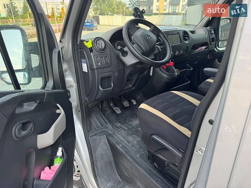 Вантажний фургон Renault Master 2017 в Новояворівську