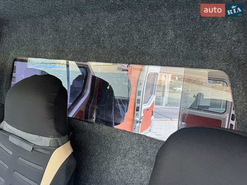 Вантажний фургон Renault Master 2017 в Новояворівську