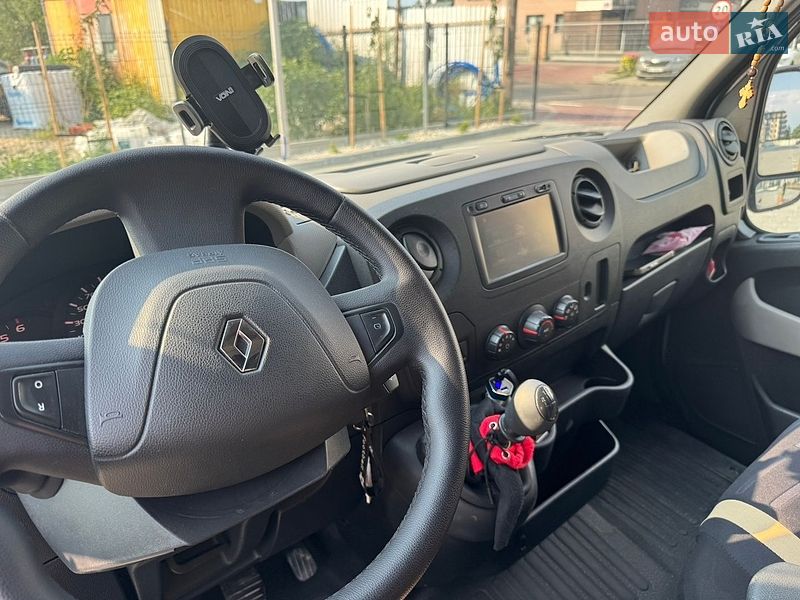 Вантажний фургон Renault Master 2017 в Новояворівську