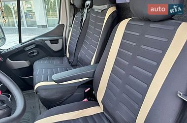 Вантажний фургон Renault Master 2017 в Новояворівську