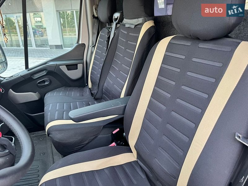 Вантажний фургон Renault Master 2017 в Новояворівську
