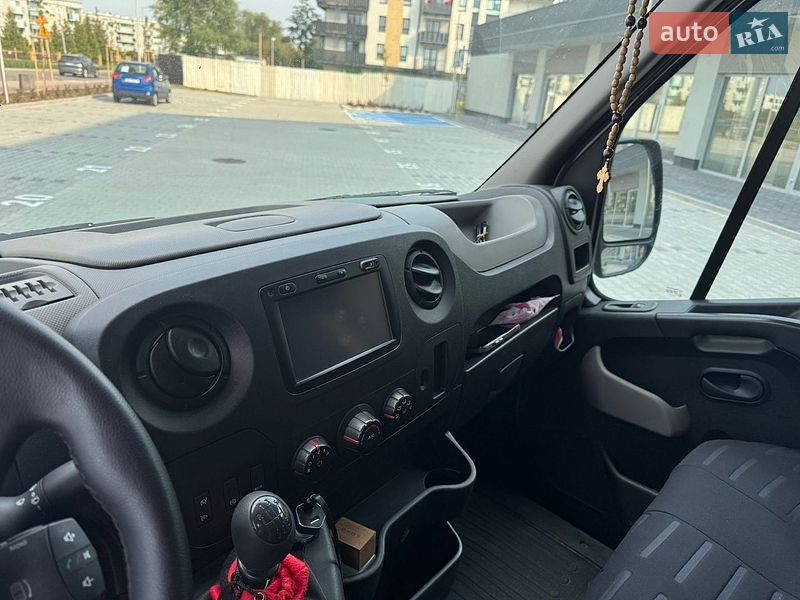 Вантажний фургон Renault Master 2017 в Новояворівську