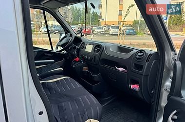 Вантажний фургон Renault Master 2017 в Новояворівську