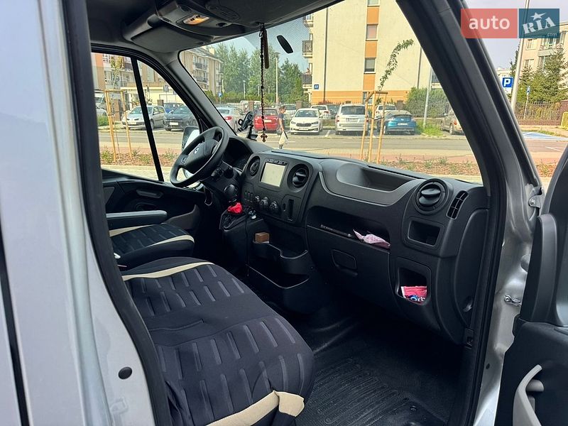 Вантажний фургон Renault Master 2017 в Новояворівську