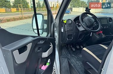 Вантажний фургон Renault Master 2017 в Новояворівську